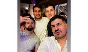 Tito Torres comparte con su cuñado y sus hijos para espantar rumores