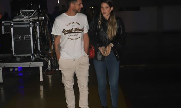 Ale Silva y su doña disfrutaron del concierto de Lucas Sugo