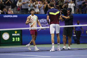 Versus / Alcaraz cae ante Medvedev a un paso de la final soñada ante Djokovic