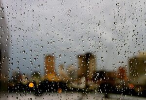 Sábado con ambiente fresco a cálido y lluvias dispersas, según Meteorología