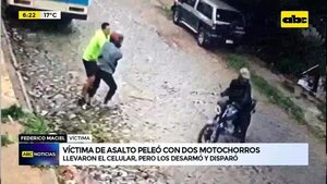 Video: Víctima de asalto peleó con dos motochorros - ABC Noticias - ABC Color