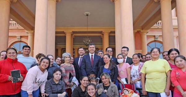 La Nación / Beneficiarios de Tekoporã Mbarete cobraron vía Correo Paraguayo