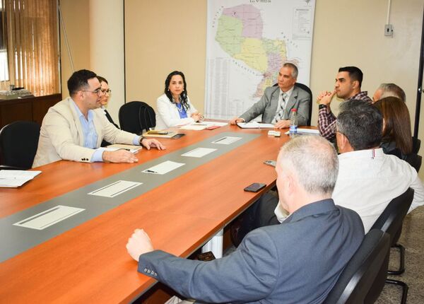 MOPC y ESSAP establecen alianza para avanzar en materia de agua potable y saneamiento