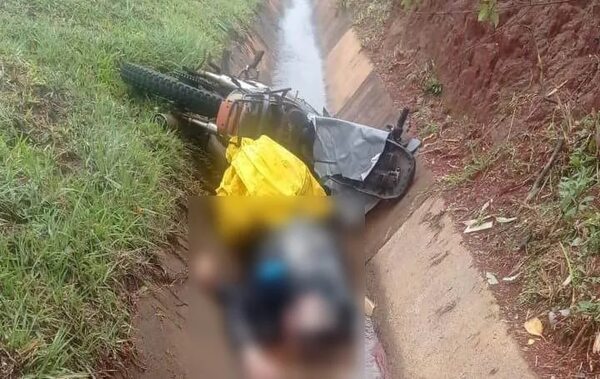 Motociclista murió tras caer a una cuneta - ABC en el Este - ABC Color