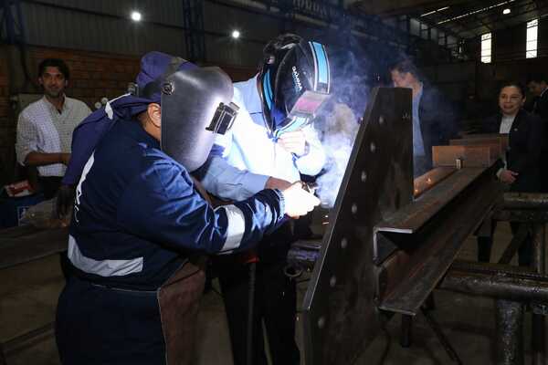 Mburuvicha Peña rembipota ha’e guerojera industria mba’apo rehegua - .::Agencia IP::.