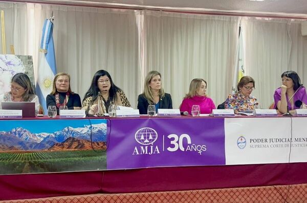 Ministra Llanes disertó sobre derecho penal y perspectiva de género