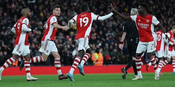 Versus / Llegó como el refuerzo estrella y más caro del club, pero el Arsenal terminó rescindiendo con él