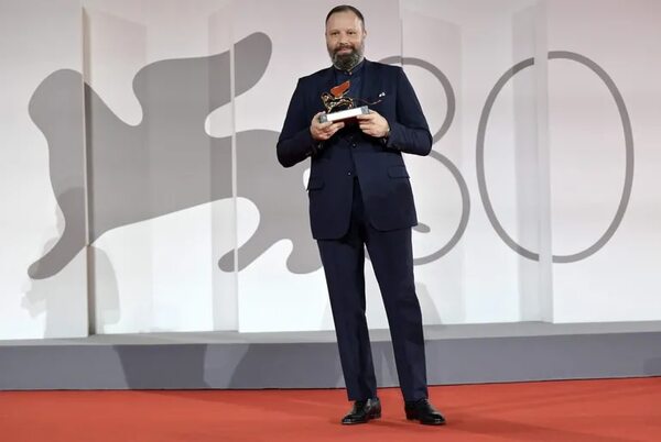 León de Oro para “Pobres criaturas” de Yorgos Lanthimos, una comedia feminista y disparatada - Cine y TV - ABC Color