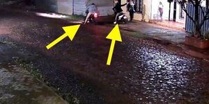 Diario HOY | VIDEO| Mujer salió de su trabajo y delincuentes le robaron su motocicleta