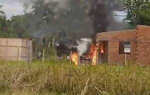 Voraz incendio consumió por completo un automóvil: encuentran un cuerpo calcinado
