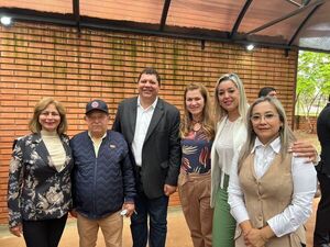 Concejalas "carretillas" acompañaron a Juancho en visita de Ministra de Salud