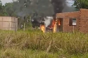 Vehículo se incendió y murieron varias personas incluido un menor de edad - Noticiero Paraguay