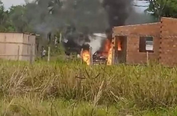 Vehículo se incendió y murieron varias personas incluido un menor de edad - Noticiero Paraguay