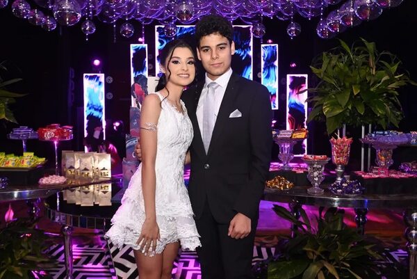 Los 15 años de Ana Paula y Paulo César Acuña - Sociales - ABC Color