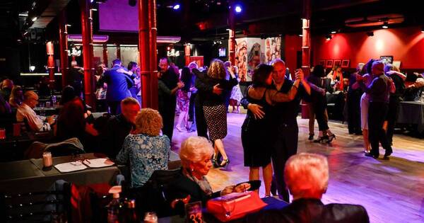 La Nación / Milongas de Buenos Aires, refugio del tango en una Argentina en crisis
