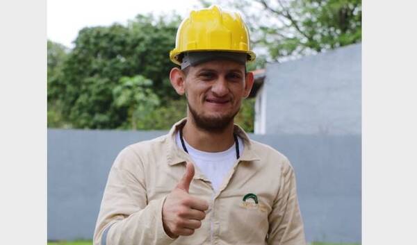 Joven con discapacidad auditiva se convirtió en un albañil valé