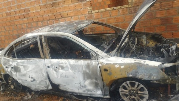 Aparece vehículo calcinado de presunto responsable de intento de feminicidio | 1000 Noticias