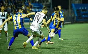 En un ambiente tenso Luqueño recibe a Tacuary •