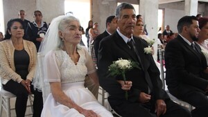 Boda masiva: dieron el sí tras 58 años de relación