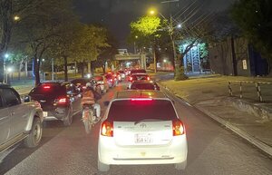 Diario HOY | Circular a paso de peatón: caos en el tránsito es un problema de nunca acabar