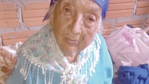 Abuelita cumplió 108 años: baila y habla por celu a full