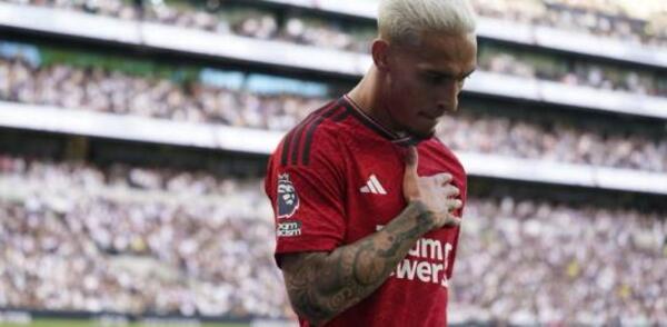 Antony, apartado de momento del Manchester United