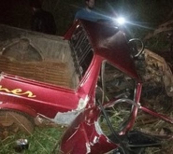 Tavapy: Choque entre camión y camioneta dejó un herido grave - Paraguay.com
