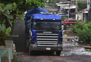 Cateura: camiones en mal estado contaminan todo a su paso, denuncian vecinos  - Nacionales - ABC Color