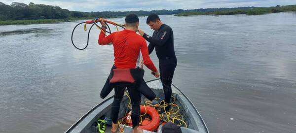 Buzos de la Armada buscan a dos desaparecidos en la zona de la Isla Yegros en Ayolas