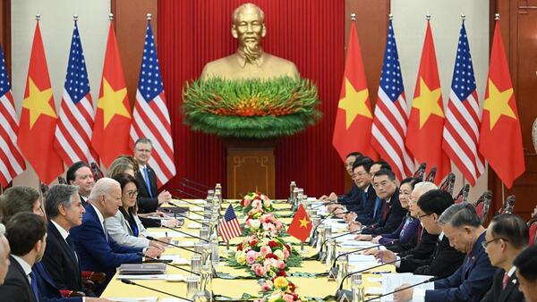 Biden llegó a Vietnam para fortalecer lazos frente al crecimiento de China - .::Agencia IP::.