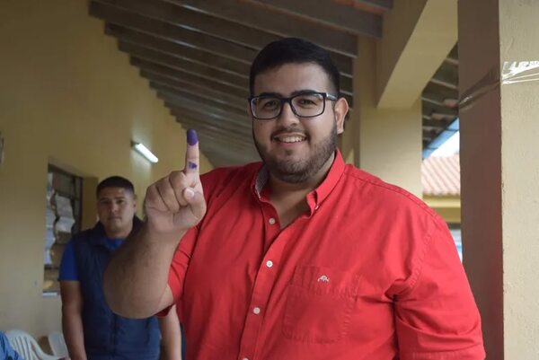 Monges se queda con intendencia en Sapucái y una ex concejal municipal en la de Ybycuí - Política - ABC Color