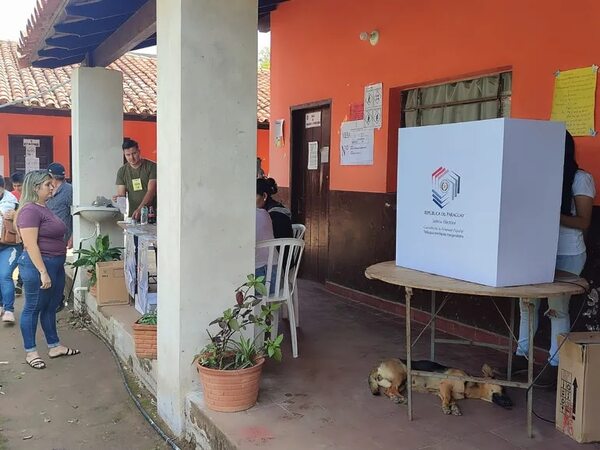 Denuncian que máquina de votación solo funcionaba para votar en blanco - Política - ABC Color