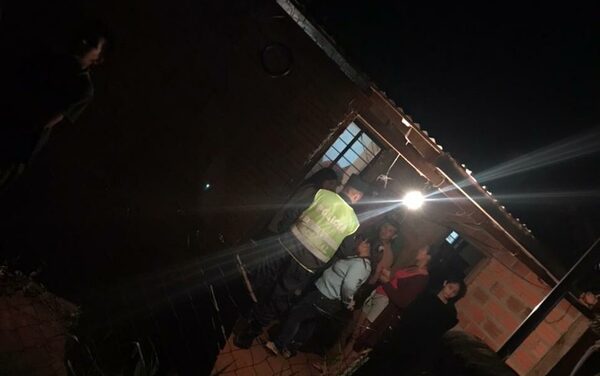 ¡Un hombre asesinó a su pareja a cuchillazos e hirió a su hija péndex!