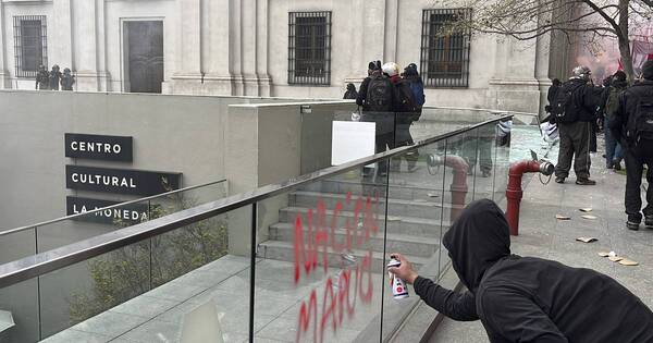 La Nación / Disturbios en marcha por 50 años del golpe en Chile