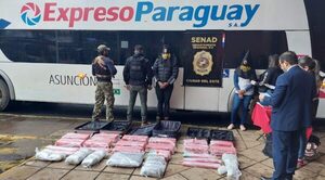 Imputan a jóvenes que transportaban marihuana en un bus con destino a Brasil - Noticiero Paraguay