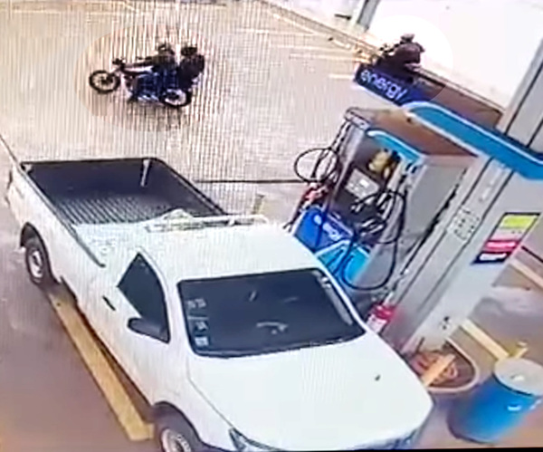 Motosaltantes armados roban G. 24 millones y celulares de un surtidor - La Clave