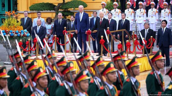 Biden cierra visita a Vietnam con reuniones empresariales