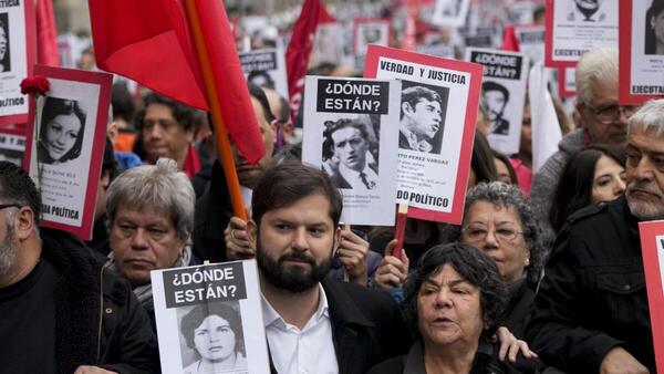 Miles de personas marcharon en Santiago de Chile para conmemorar los 50 años del golpe de Estado de 1973 - .::Agencia IP::.