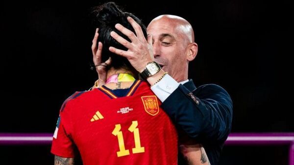 Renuncia de Rubiales como presidente de la RFEF no afecta a resolución del expediente de FIFA | 1000 Noticias
