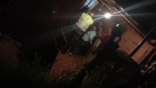 Feminicidio: Hombre mata a puñaladas a su pareja y a su hija en Canindeyú - Oasis FM 94.3
