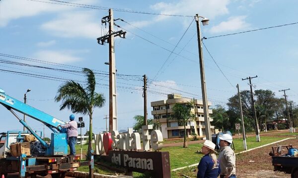65% de avance de la obra de construcción de la nueva línea de Media Tensión para Santa Fe del Paraná