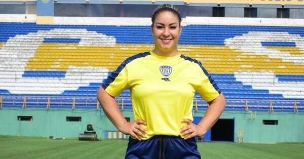 [VIDEO] ¡Qué nivel! ¡Fátima Román ya es titular, numero 9 y capitana de su equipo!
