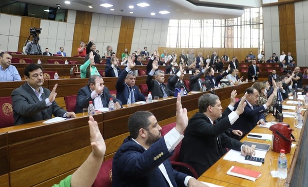 Comisión Bicameral recibe a varias autoridades este lunes