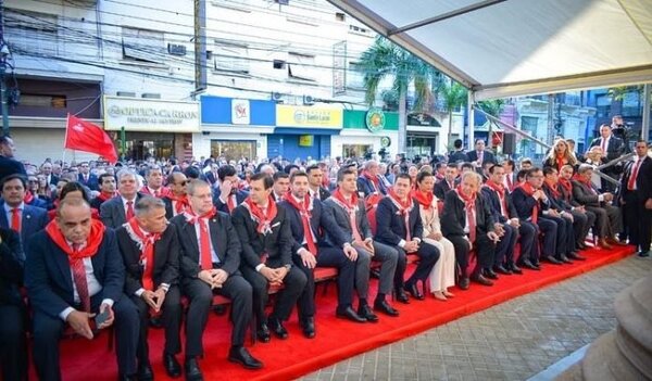 Presidente de la República participa del acto conmemorativo a la fundación de la ANR
