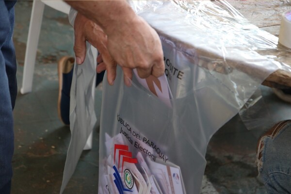 ANR se impuso en 10 de 13 intendencias durante Elecciones Municipales Complementarias - trece