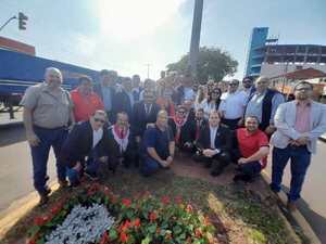DIRIGENTES DE LA ANR EN ENCARNACIÓN RINDEN HOMENAJE AL FUNDADOR GRAL. BERNARDINO CABALLERO
