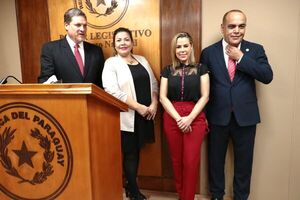 Diario HOY | Zenaida Delgado se reincorpora a la ANR e integra el oficialismo