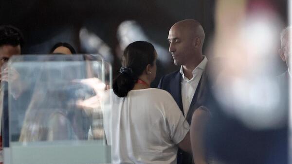 La UEFA toma nota de la renuncia de Rubiales y agradece su labor