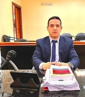 Detienen a hijo de jueza por presunta coacción sexual a una menor - Policiales - ABC Color