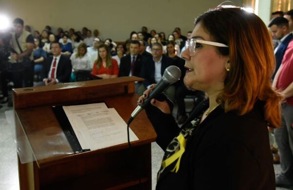 "Es importante abordar la prevención desde la Atención Primaria de la Salud, sobre trastornos mentales y abuso de sustancias", dice ministra Barán - RCC